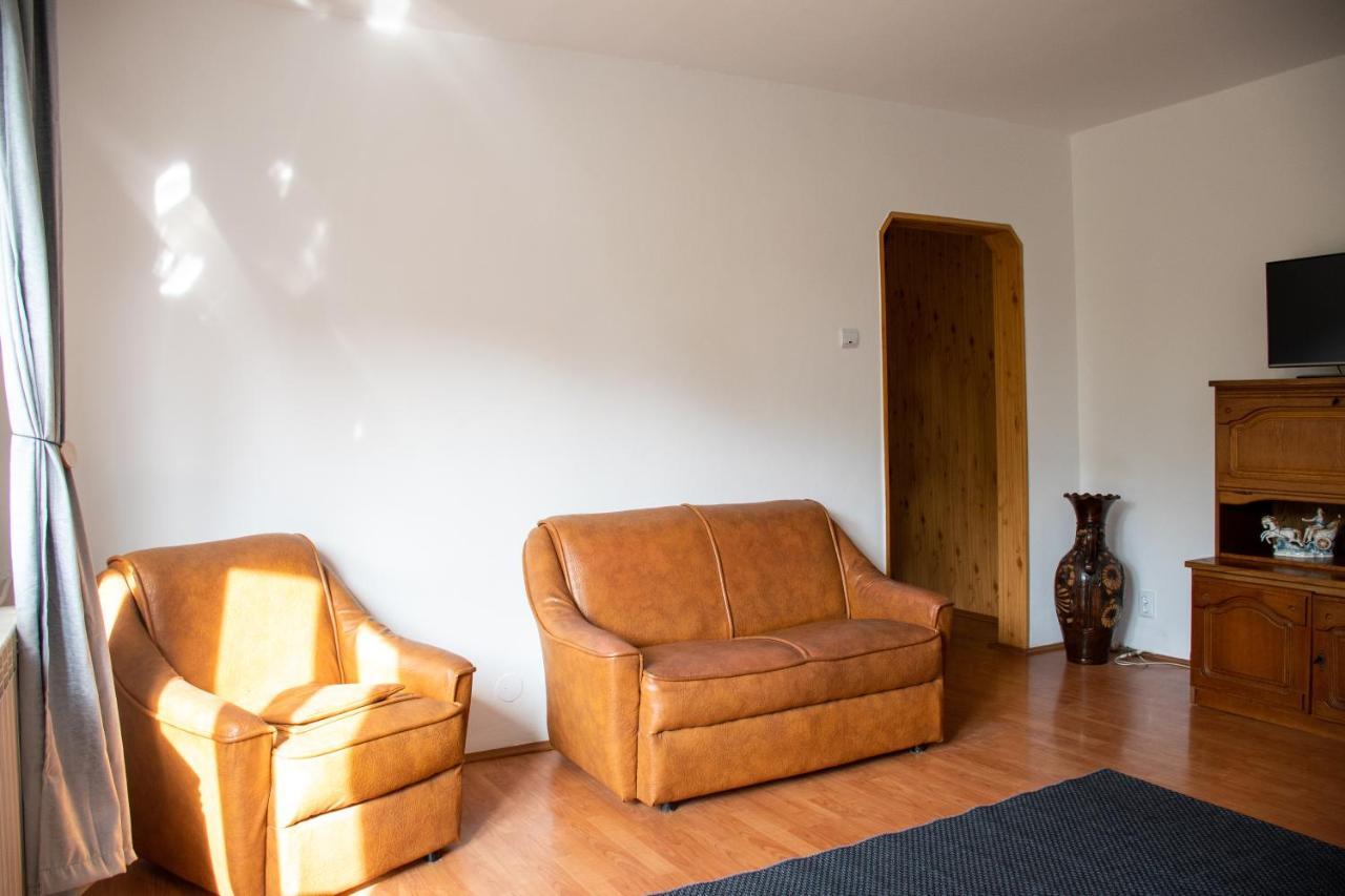 Family-Friendly Apartment Oradea Exteriör bild