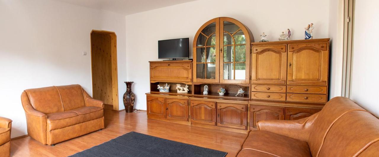 Family-Friendly Apartment Oradea Exteriör bild